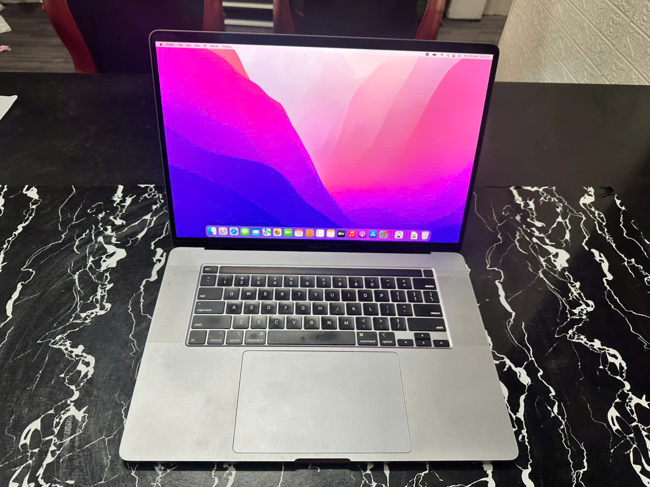 MacBook Pro 16-inch 2019 i7 16GB/500GB  vga 4 g